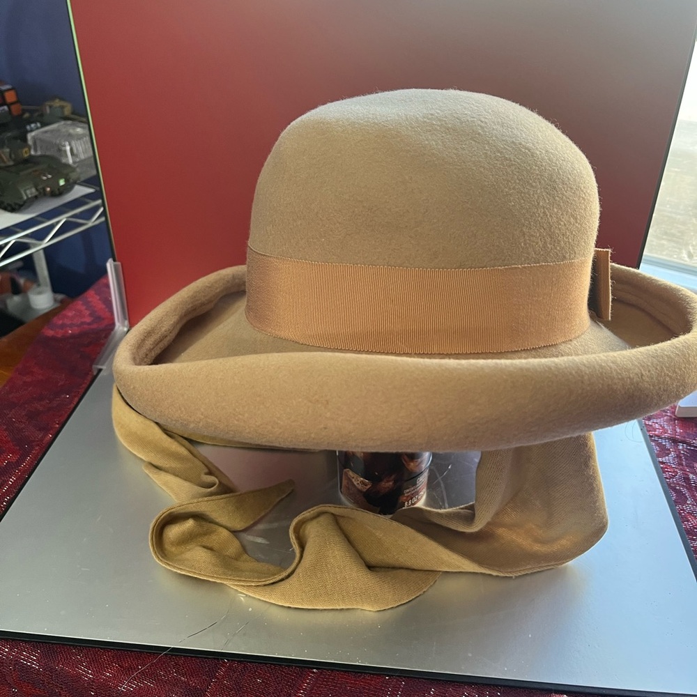 Vintage Women’s Fedora by Betmar - Picture 2 of 9